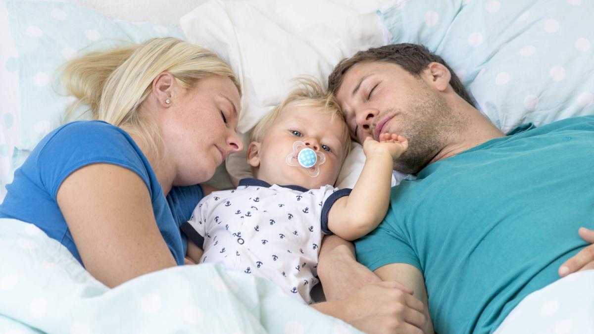 Почему ребенку после 3 лучше спать отдельно от родителей? - статьи