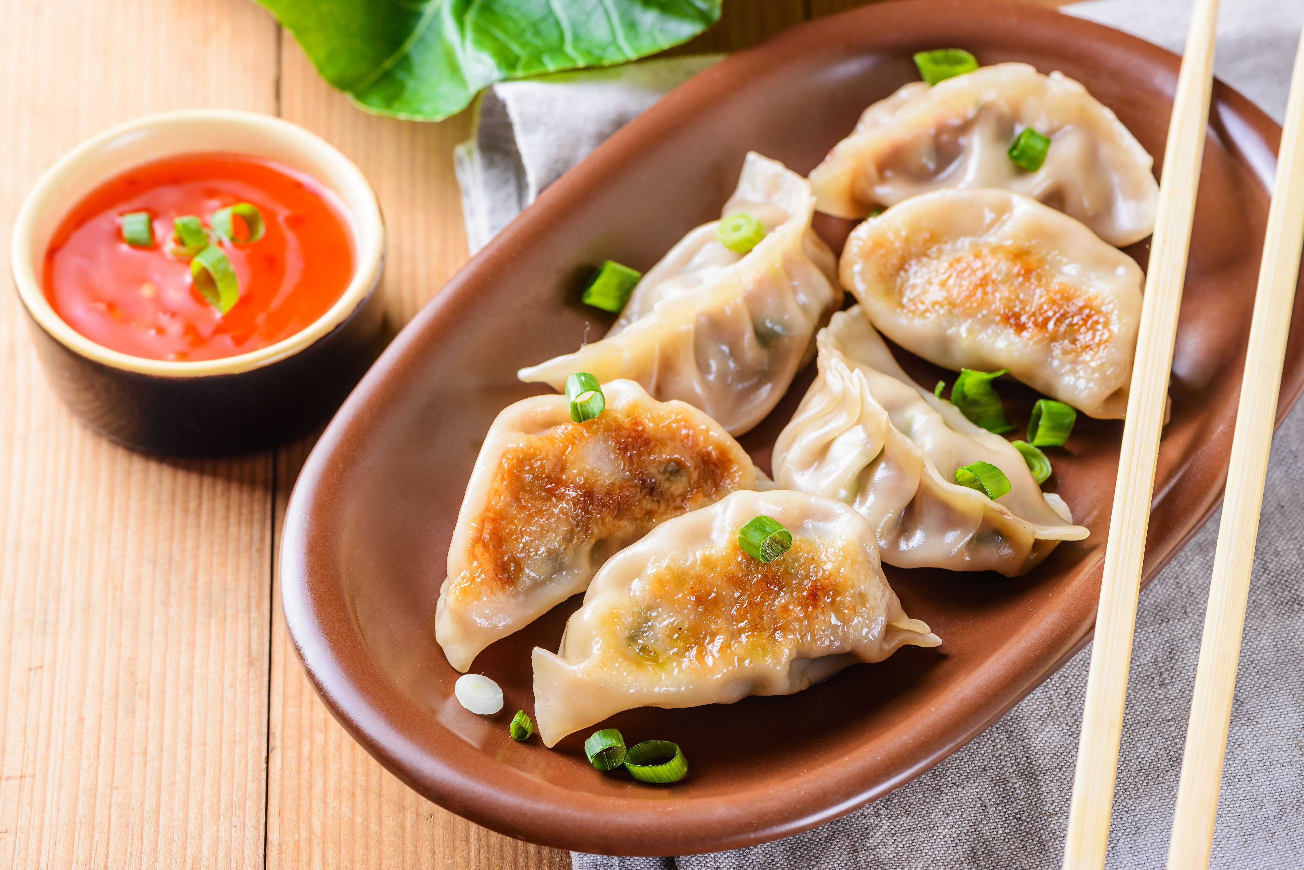 Невероятные факты из истории пельменей: кто придумал мясной шарик в тесте, откуда пошло блюдо - "7к"