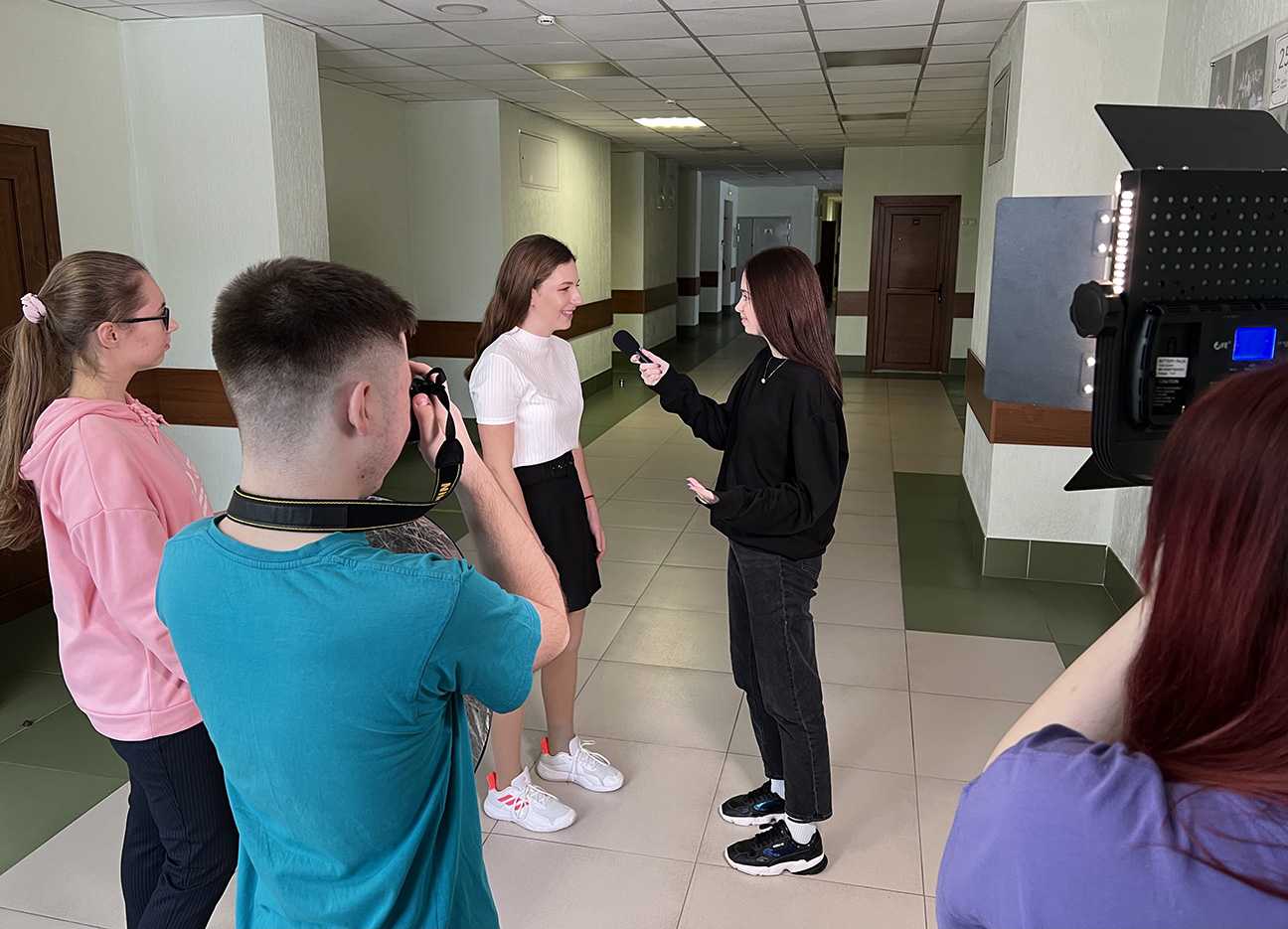 Медиакласс в москве: где можно поступить и какие школы предлагают такую специализацию?