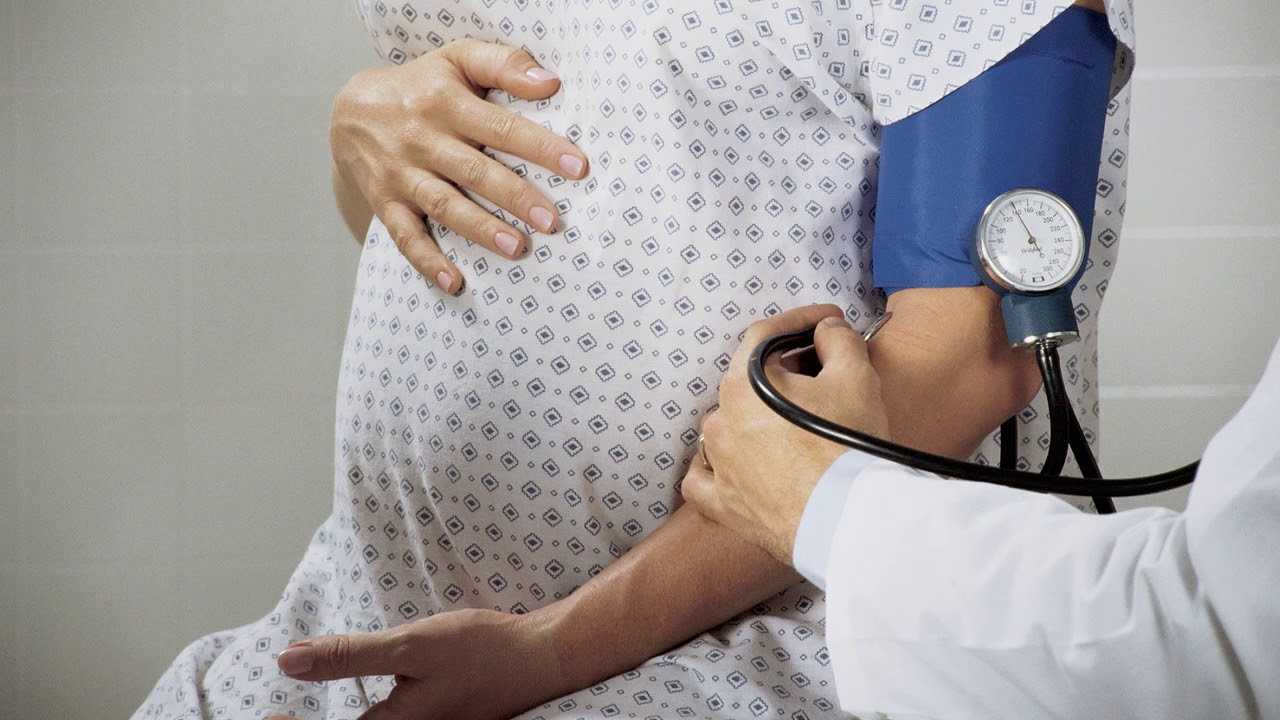 Как отучить ребенка сосать палец 👶 в 1-2 года: советы комаровского