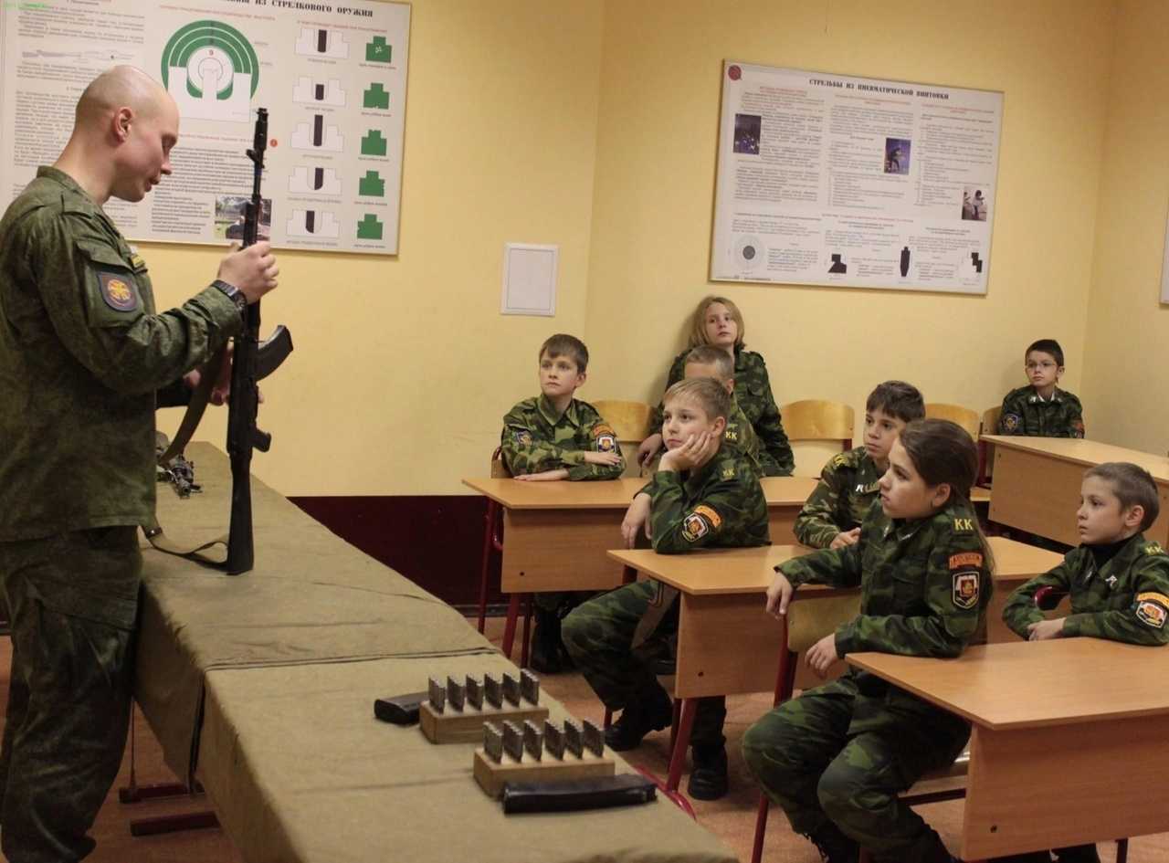 Возвращение советской практики: зачем школьникам нужна начальная военная подготовка