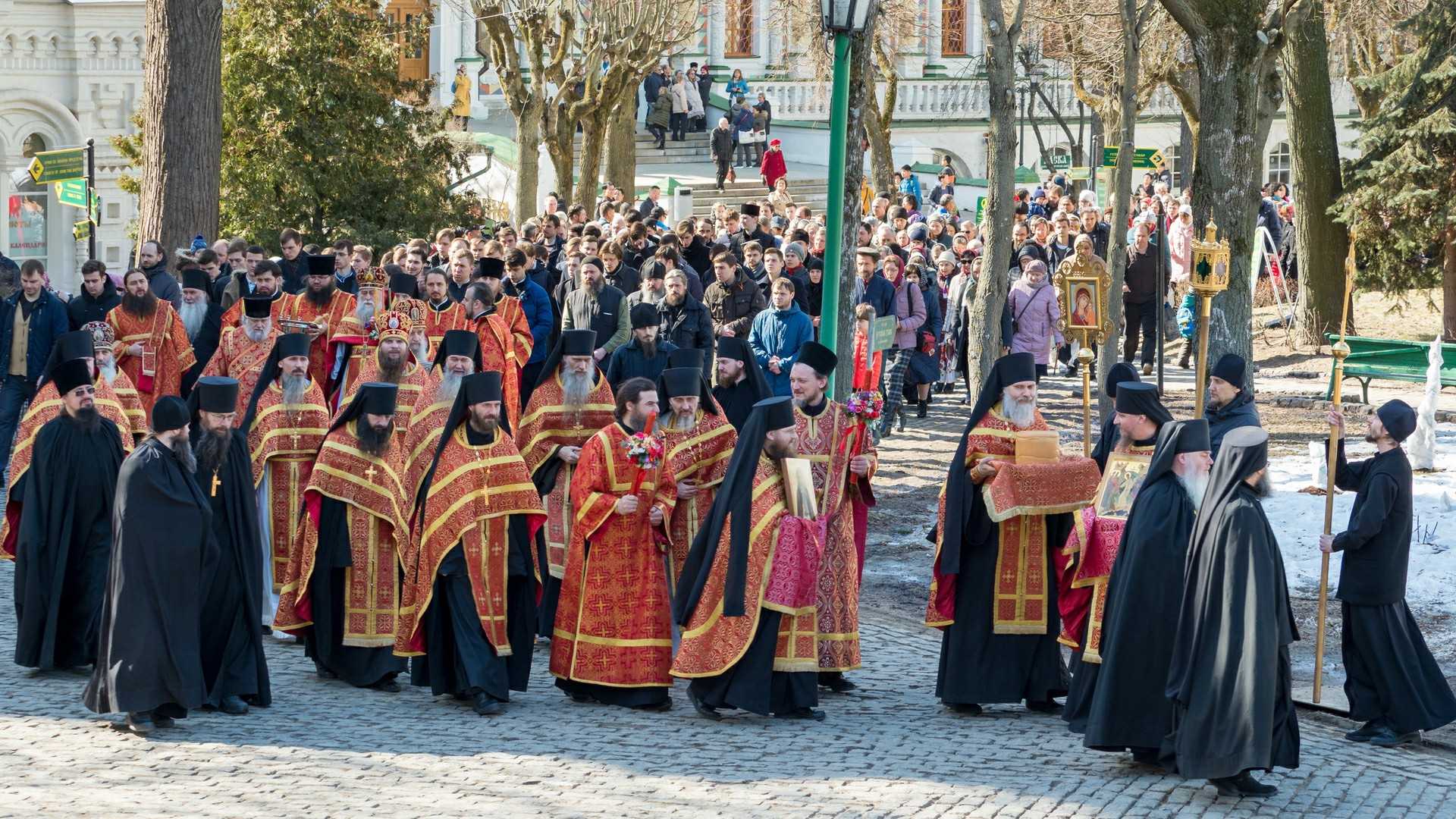 Каков смысл крестного хода на пасху?